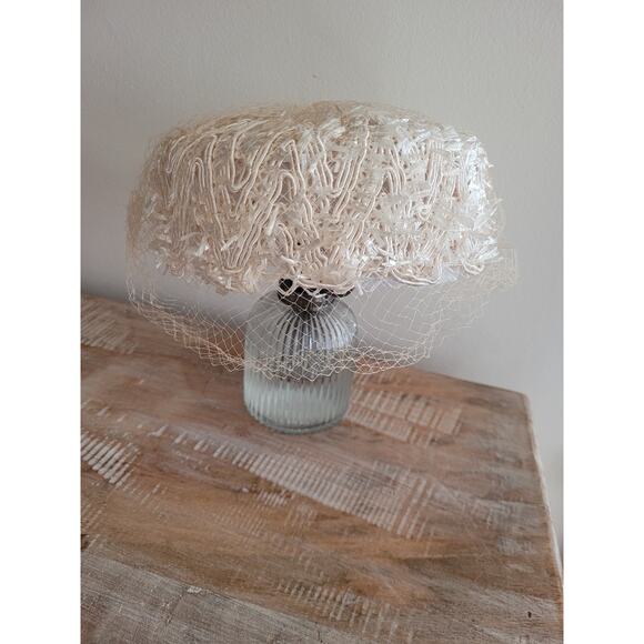 Vintage Cream Pillbox Hat with Netting - Picture 1 of 6